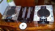 2 DJ проигрывателя DENON DN-S3500